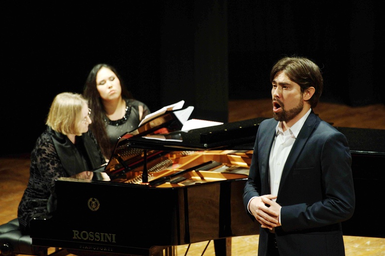 Osimo, Teatro La Nuova Fenice – 28 aprile 2013. Solisti dell’Accademia d’Arte Lirica, al pianoforte Harriet Lawson. 