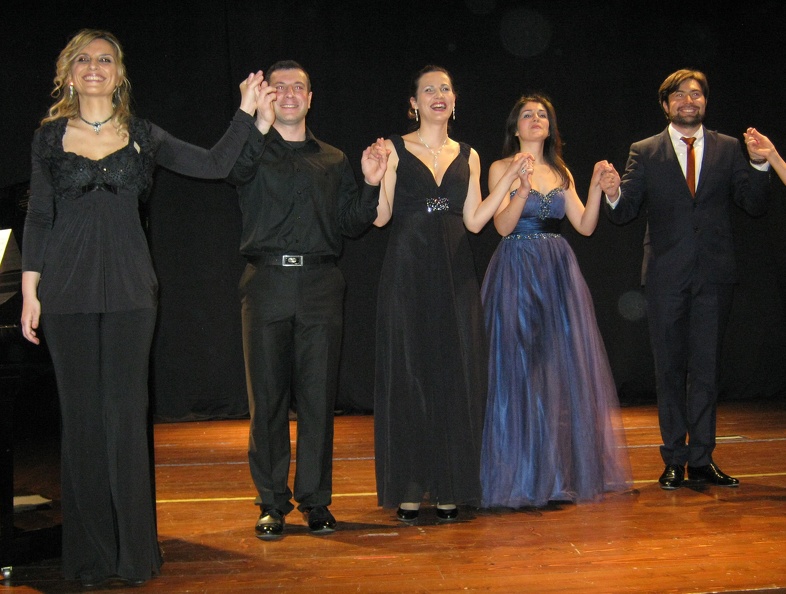 Montegranaro, Auditorium Officina delle Arti – 14 aprile 2013. Solisti dell’Accademia d’Arte Lirica, al pianoforte Mirca Rosciani. 